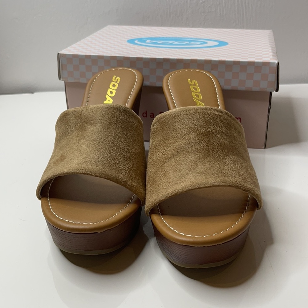 Soda Tan Camel Mules New In Box - Picture 2 of 3